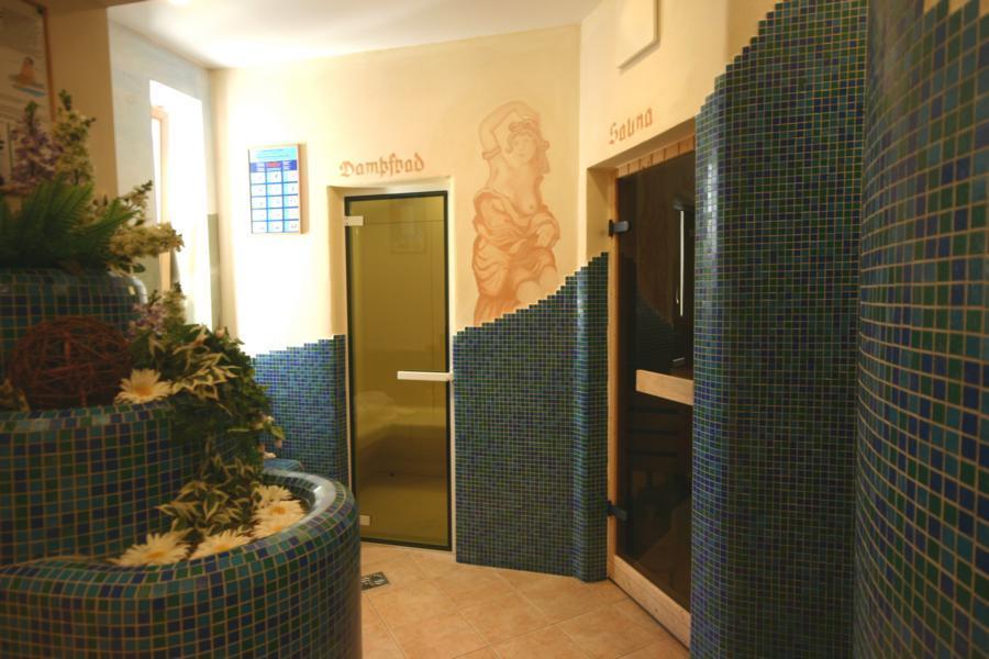 Hotel Mall Сан Валентино ала Мута Екстериор снимка