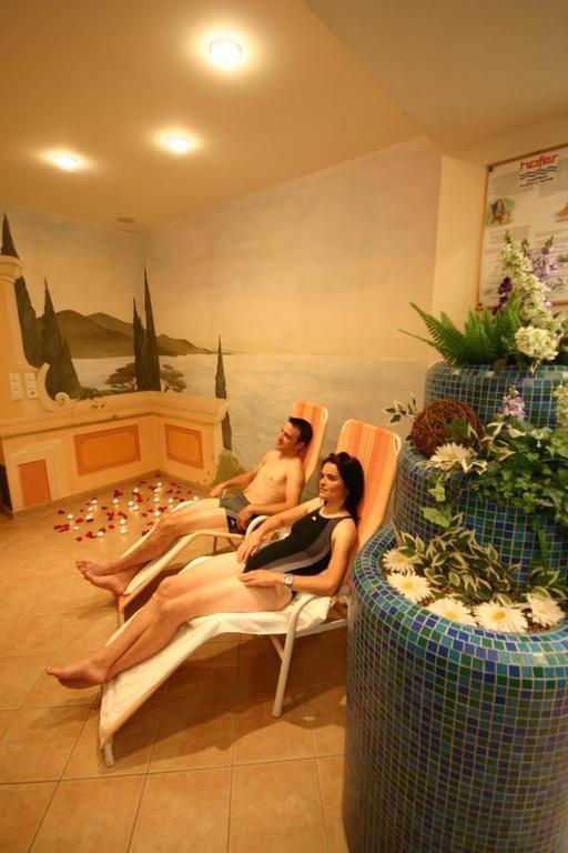Hotel Mall Сан Валентино ала Мута Екстериор снимка